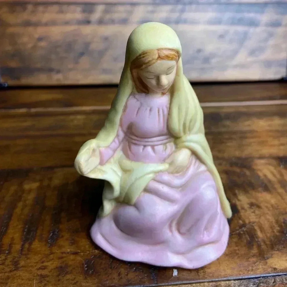 Vintage Nativity Replacement Figure Mary made in China Porcelain 4" T X‎ 3" W
